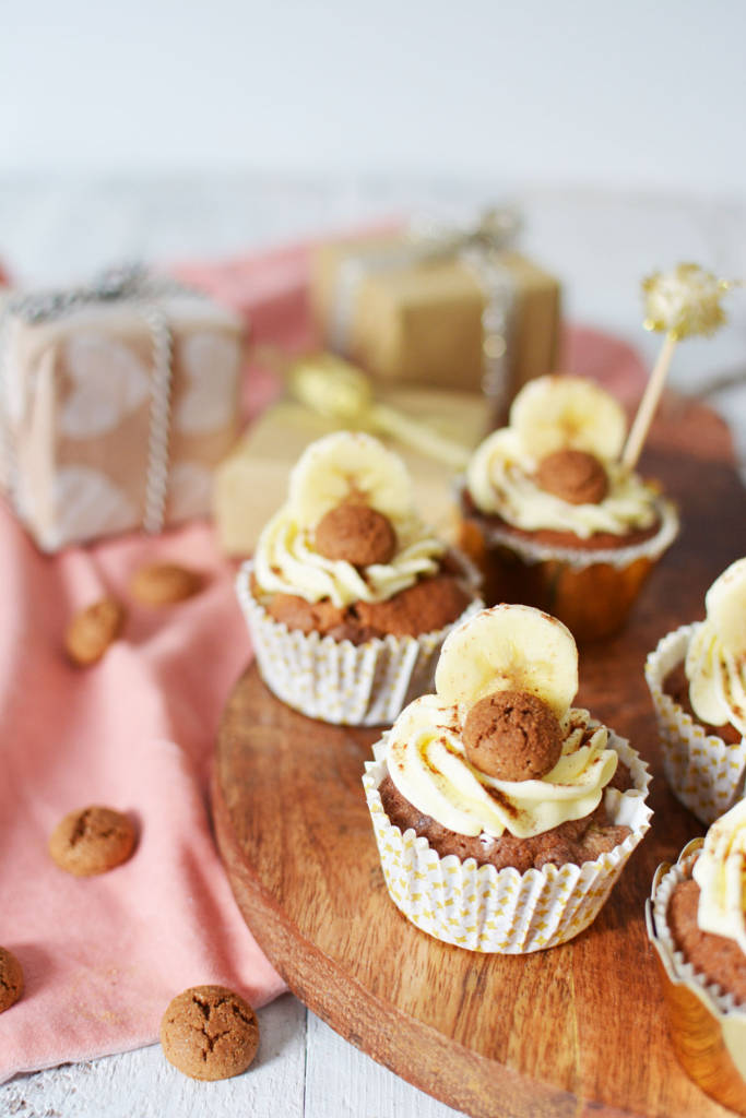 Sinterklaas Cupcakes Met Pepernoten Banaan En Vanille Botercr Me