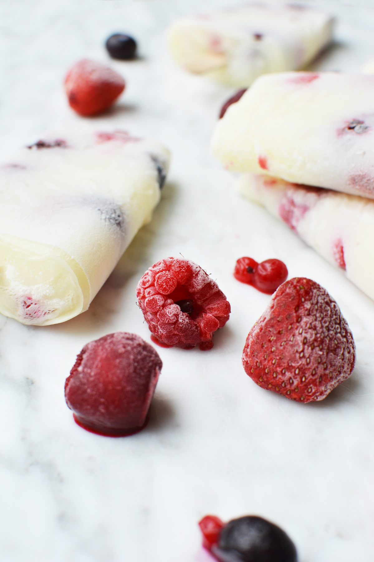Makkelijk en lekker Iijsjes van blanke vla en zomerfruit