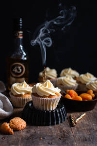 Bitterkoekjescupcakes met abrikozen en Licor 43