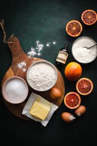 Ingrediënten upside down cake met bloedsinaasappel