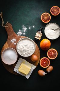 Ingrediënten upside down cake met bloedsinaasappel